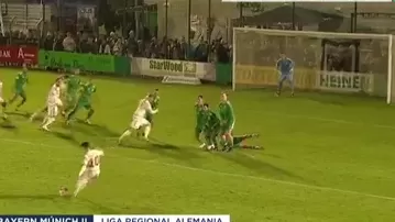 Felipe Chávez estuvo cerca de anotar un golazo con Bayern Múnich