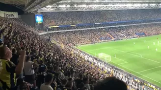 Fenerbahce: Hinchas ovacionan a Vladimir Putin en partido ante Dinamo Kiev