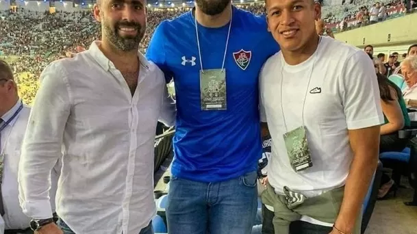 Aquí la foto de Fernando Pacheco y Allison Becker, portero del Liverpool | Foto: Twitter.