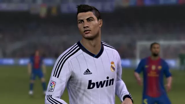 FIFA 15: Ronaldo aplica llave a jugador del Barcelona y lo lleva al piso