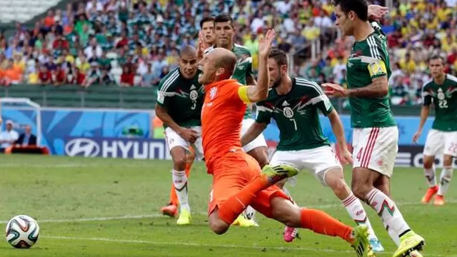 FIFA no castigará a Arjen Robben por admitir &#39;piscinazo&#39; ante México