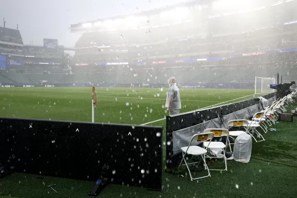 Partido de Francia vs. Irak fue suspendido por tormenta eléctrica. Partido de Francia vs. Irak fue suspendido por tormenta eléctrica.