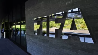 FIFA también lo sancionó con una multa de 10.000 francos suizos. | Foto: FIFA