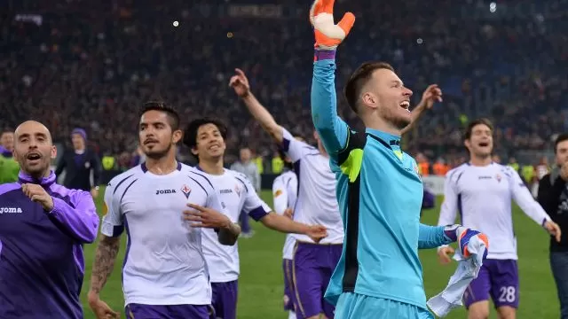 Fiorentina goleó y eliminó a la Roma de la Europa League