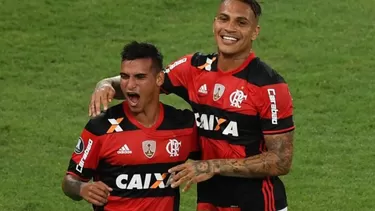 Paolo Guerrero y Miguel Trauco, peruanos en Flamengo.