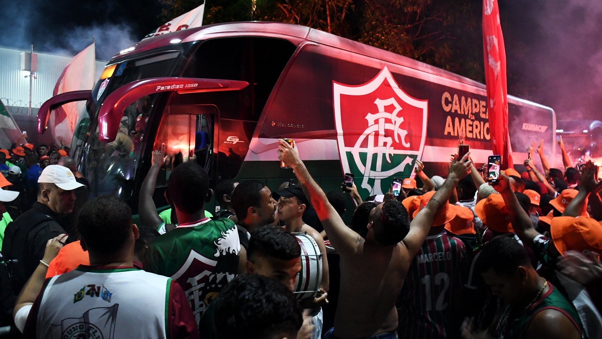 Fluminense partió hacia el Mundial de Clubes con el apoyo de su hinchada. | Foto: @FluminenseFC