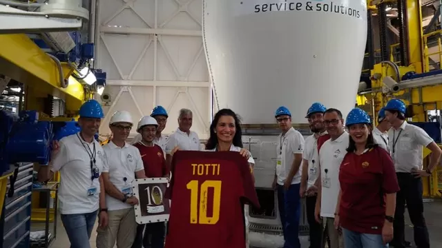 Francesco Totti: AS Roma envió su última camiseta al espacio