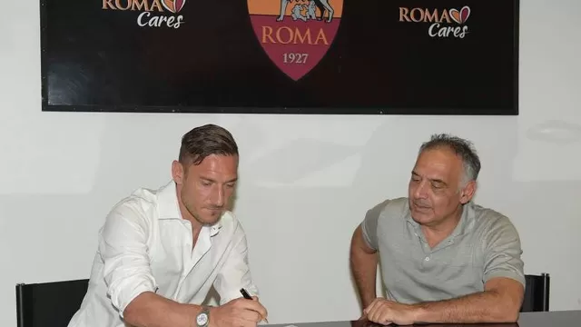 Francesco Totti renovó a los 39 años por una temporada más con la Roma