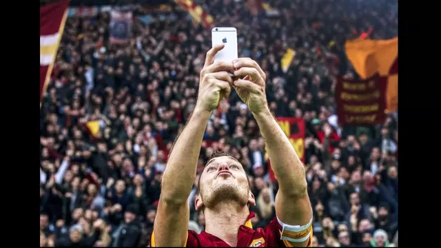 Francesco Totti y los memes tras su celebración con un selfie