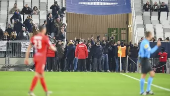 Francia: Barristas del Bordeaux interrumpen partido contra el Nimes