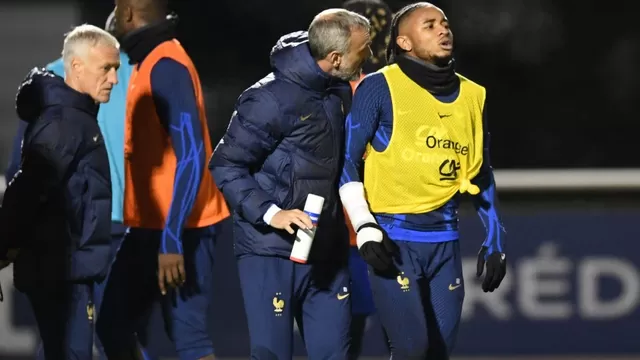  Christopher Nkunku chocó con Eduardo Camavinga. | Foto: AFP/Video: @RMCSport