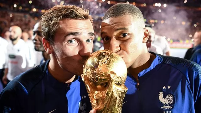 Griezmann y Mbappé fueron campeones mundiales con Francia | Foto: AFP.