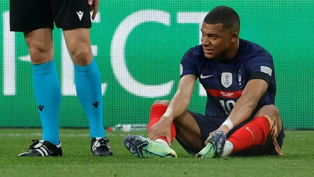 Francia vs. Dinamarca: Mbappé fue sustituido por lesión en partido por la Nations League