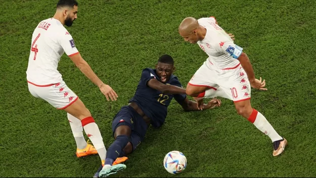 Francia cayó 1-0 ante Túnez, pero clasificó a octavos como primero del grupo D