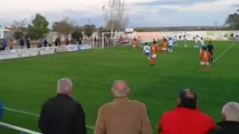 Fútbol español: arquero logró empate agónico con golazo de 'escorpión'