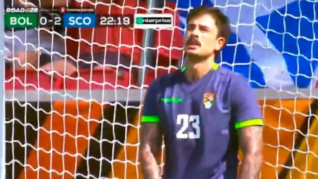 Guillermo Viscarra y su insólito BLOOPER en el Bolivia vs Escocia / Foto: Road 26