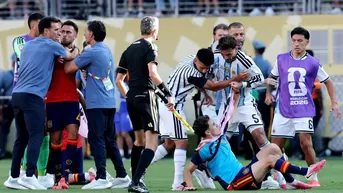 Piden pelea oficial entre Gavi y Paredes con curiosa pancarta