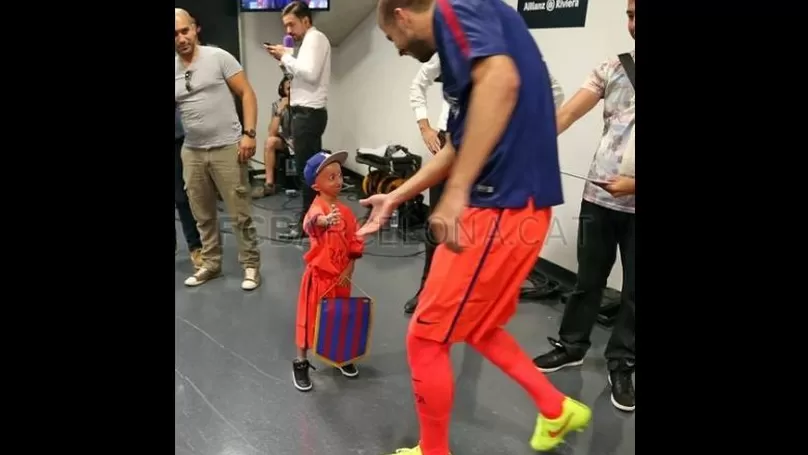 El genial gesto de los jugadores del Barcelona con niña francesa | America  deportes