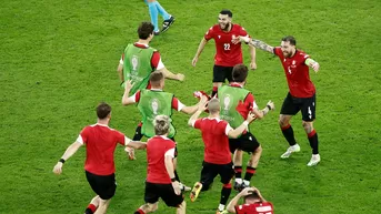 Georgia venció 2-0 a Portugal y clasificó a octavos de la Eurucopa como líder del grupo