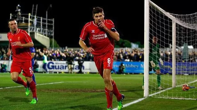 Gerrard marcó doblete y el Liverpool avanza en la FA Cup