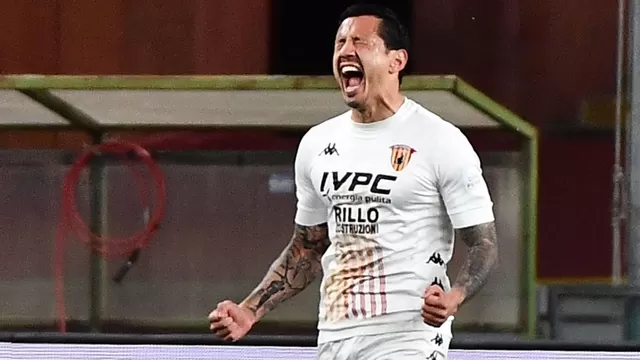 Gianluca Lapadula anotó de cabeza el 1-0 para Benevento ante el Ascoli