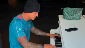 Gianluca Lapadula causó admiración con el piano en Cagliari