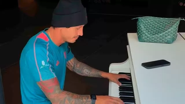 Lapadula volvió a sentarse frente a un piano y esta vez lo hizo en la pretemporada con el Cagliari. | Video: América Deportes.