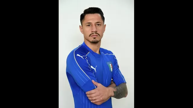 Gianluca Lapadula y la primera imagen con la camiseta de Italia-foto-3