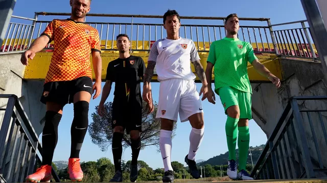 Con Lapadula, Benevento presentó su nueva camiseta para la temporada 2021/22 de la Serie B