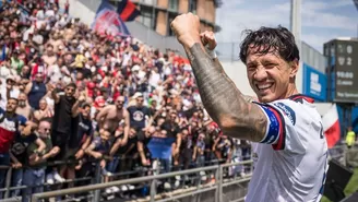 Gianluca Lapadula selló la victoria del Cagliari con la que se queda en la Serie A