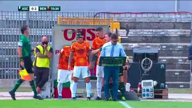 Gianluca Lapadula tuvo minutos en la victoria 2-0 del Benevento sobre Ascoli por la Serie B