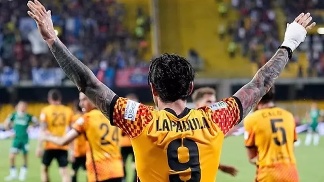 Gianluca Lapadula y la increíble ovación de los hinchas del Benevento tras su gol