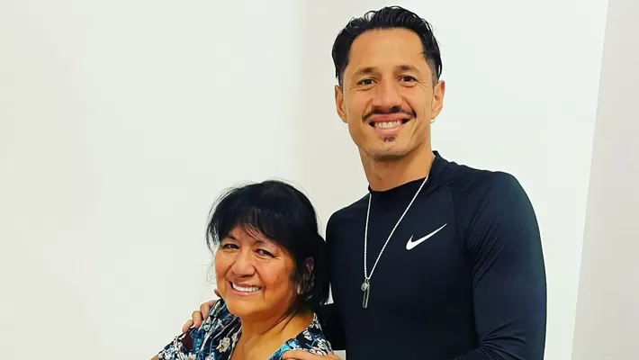 Gianluca Lapadula y el premio que recibió de su madre por anotar con Benevento