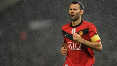 Giggs deja el United tras 29 años para proseguir su carrera como entrenador