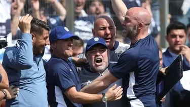 Diego Maradona, DT de Gimnasia.