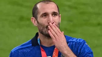 Giorgio Chiellini cuelga los chimpunes. | Foto: AFP/Video: @chiellini