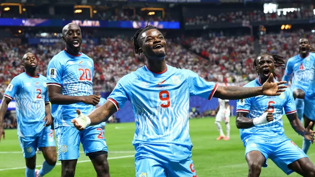 Brian Cipenga apareció por izquierda y, con un potente disparo, anotó el 1-0 de RD Congo vs Inglaterra / Fuente: Reuters - NATHAN RAY SEEBECK