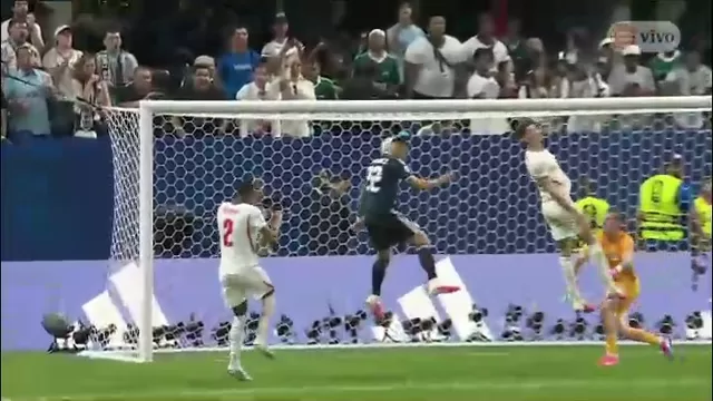 Gol de Lautaro Martínez a Inglaterra tras pase de Lionel Messi.