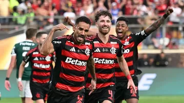 Golazo de Danilo de cabeza para que Flamengo se ponga arriba