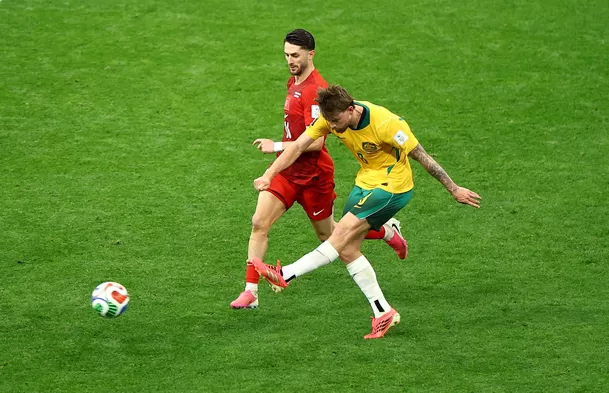 Con un remate de larga distancia, Metcalfe marcó el 2-0 de Australia vs. Turquía. (Foto: Reuters)