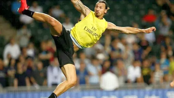 La gran patada voladora de Ibrahimovic que terminó en gol de taco | America  deportes
