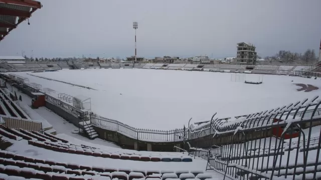 El estadio Alcázar quedó cubierto por la nieve. | Video: YouTube Monaxalarisa