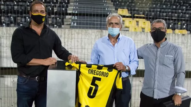 Gregorio Pérez: Exentrenador de Universitario recibió un homenaje de Peñarol