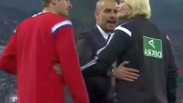 Guardiola podría ser sancionado por 'tocamientos' a la cuarta árbitro