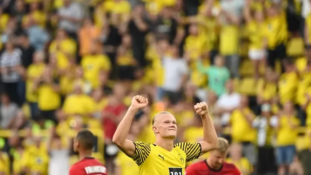 Haaland hizo un doblete y dio tres asistencias el triunfo 5-2 del Dortmund sobre Frankfurt