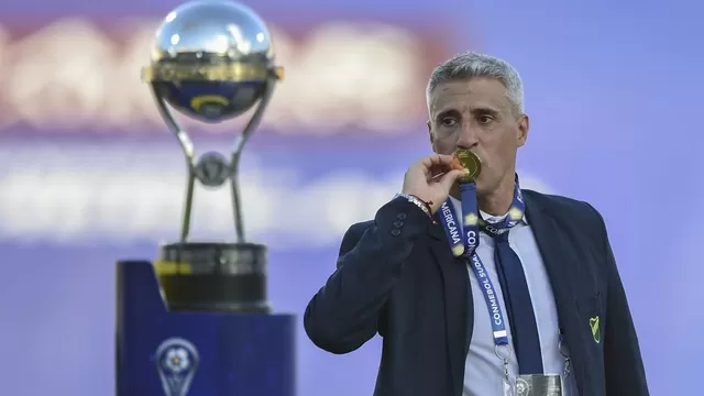 Hernán Crespo, entrenador argentino de 45 años. | Foto: AFP/Video: Espn