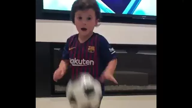 Hijo de Messi casi rompe el celular de su mamá con un pelotazo
