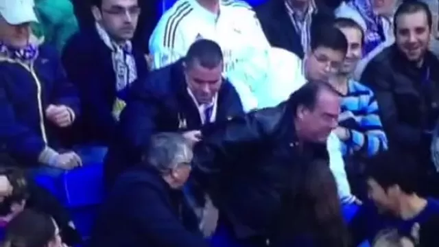Hincha del Real Madrid quisó emular a Casillas y se cayó aparatosamente