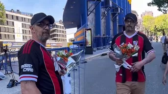 Hincha de River dejó flores a Miguel Ángel Russo en La Bombonera