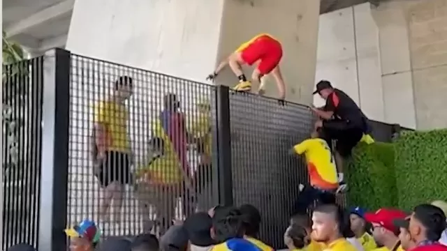 Hinchas de Colombia provocaron que partido contra Argentina se retrase / Captura / América TV